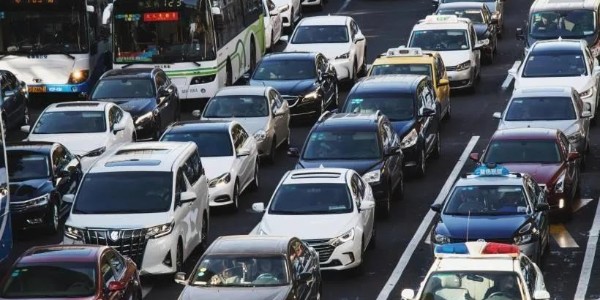 公安部：我國目前機動車保有量達4.3億輛，駕駛人總量達 5.1 億人